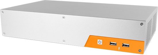 Een foto van de zilver- en oranjekleurige OnLogic MC610 industriële computer
